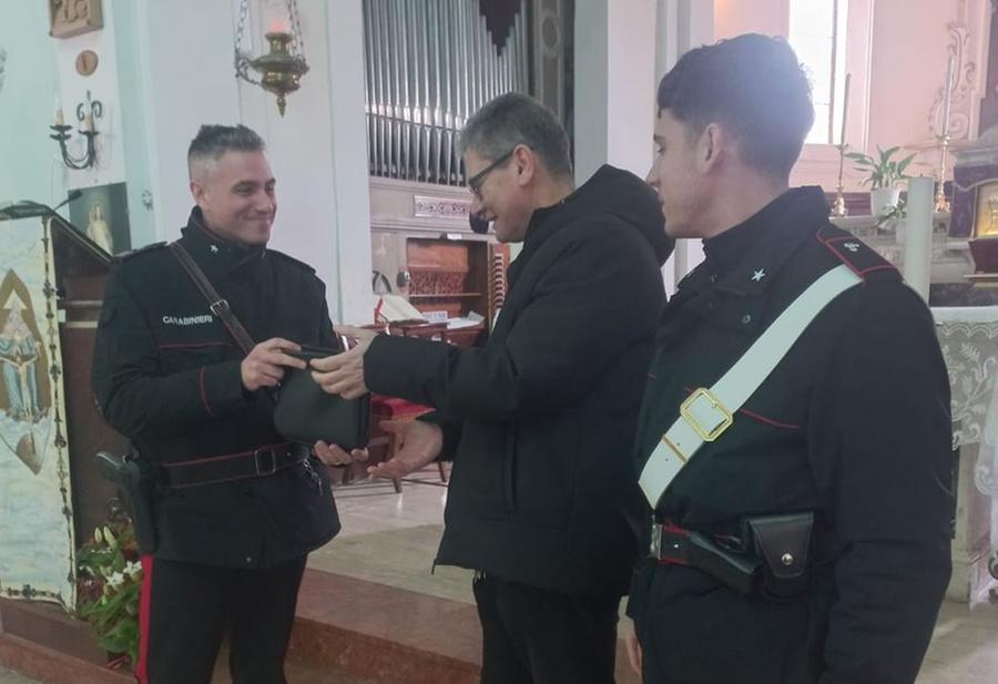 Cesto delle offerte rubato in chiesa a Ro, i carabinieri lo restituiscono