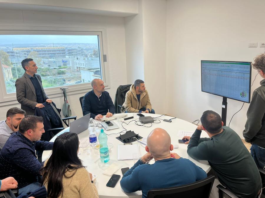 
	L&rsquo;elaborazione dei dati nella sede sassarese di Alleanza Verdi Sinistra

