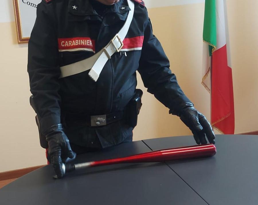 Modena, auto presa a mazzate: due feriti