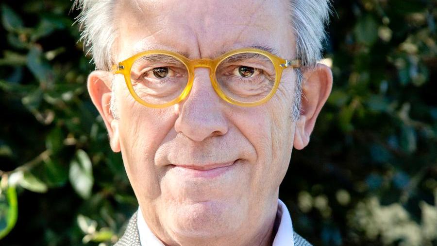 Gianfelice Imparato: «Le commedie affondano le unghie nella società: per questo sono eterne»