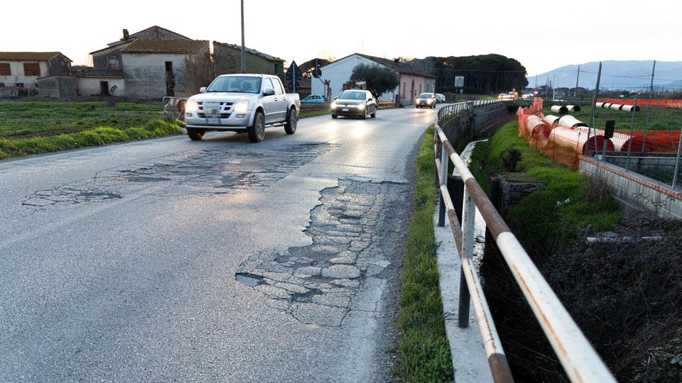 Pieve a Nievole, sul Vialone del Melani troppe buche: da un anno il limite a 30 e raffica di divieti
