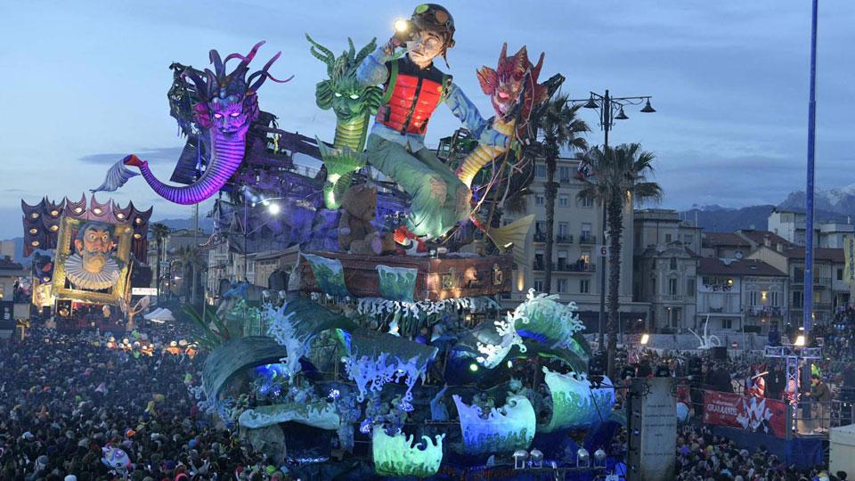 Carnevale di Viareggio, per Allegrucci trionfo senza rivali: sul podio in 24 schede su 30