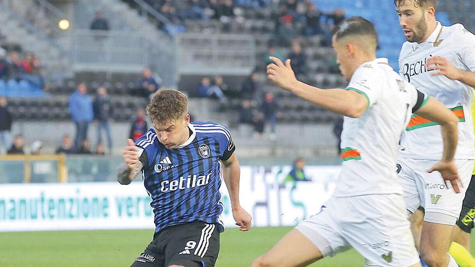 Pisa, la risalita passa dallo Squalo: con Bonfanti segnare è più facile