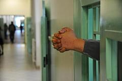 Prato, detenuto di 44 anni si toglie la vita all’interno del carcere