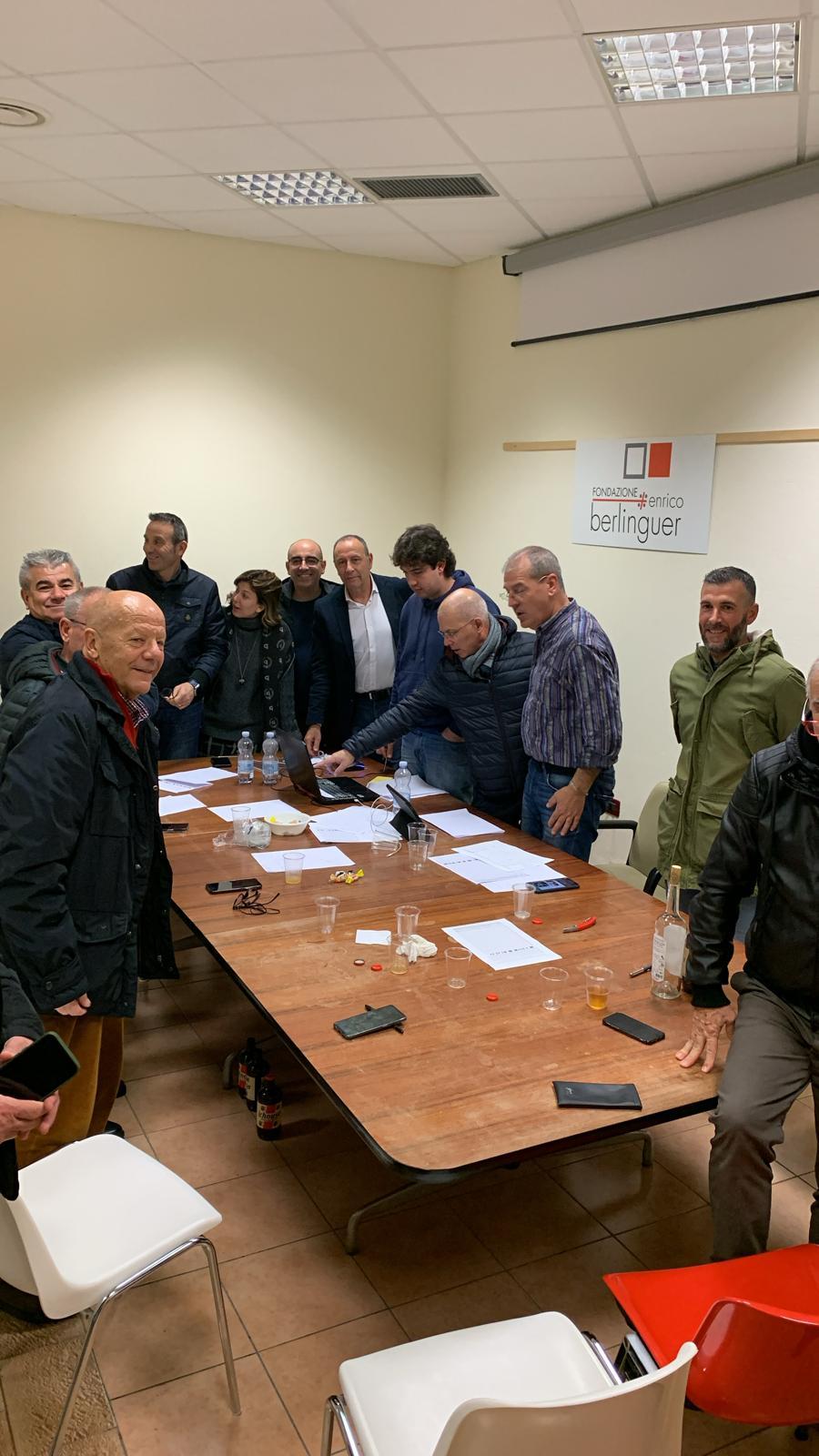 
	Lo staff del Partito Democratico riunito nella sede di via Canepa durante lo spoglio

