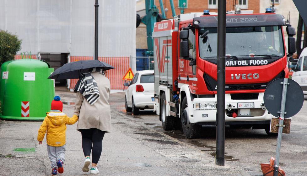 Copparo, l’asilo Gulinelli è stato chiuso. Piove dentro, bambini tutti a casa
