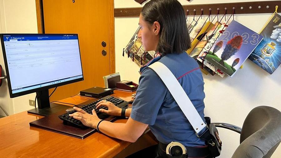 Entra negli spogliatoi della Rubierese, ruba un portafogli e usa il bancomat