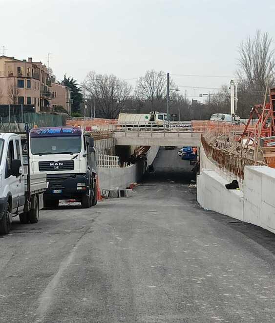 Modena, altre 3 settimane di attesa per la riapertura di via Panni. Muzzarelli: «Sottopasso in funzione dal 22 marzo»<br>
