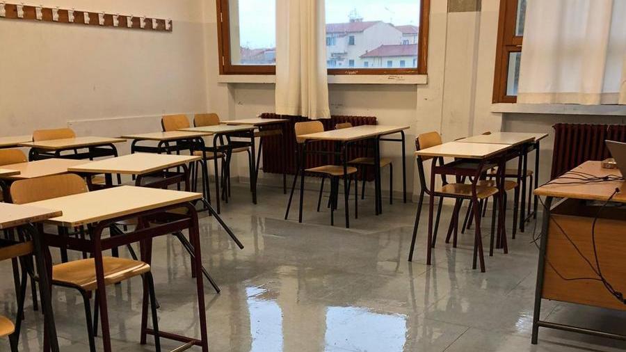 Livorno, aule allagate e riscaldamento ko: chiuso il liceo Enriques – Video