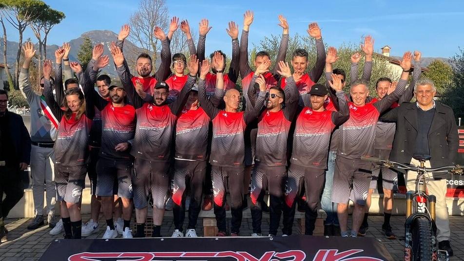 Gli atleti che compongono la nuova squadra dell’Asd Speedy Bike