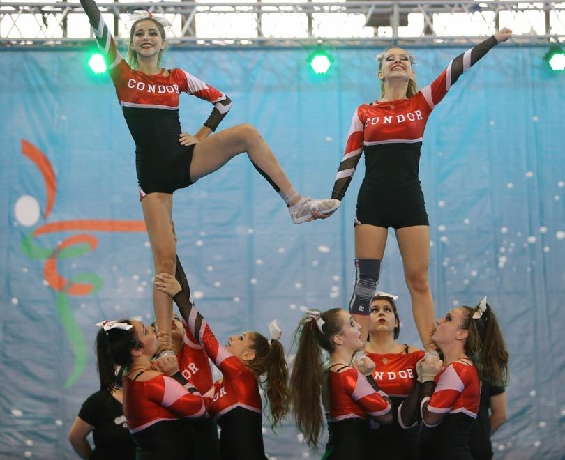Il gruppo delle Cheerleading Condor in azione