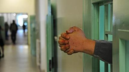 Ferrara, agenti accusati di violenza contro un detenuto: «Condannateli per tortura»