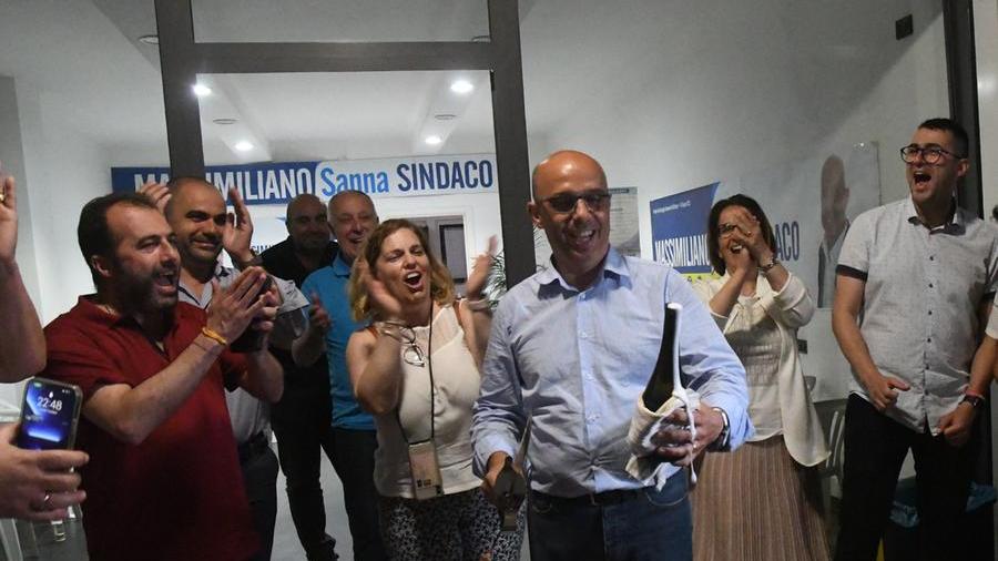 Massimiliano Sanna festeggia la sua vittoria nel giugno del 2022