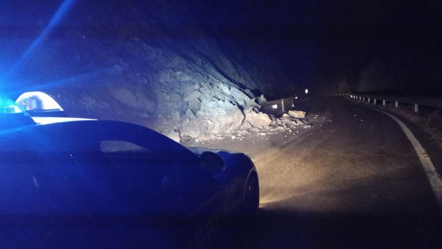 Maltempo, strada provinciale 57 chiusa per caduta massi a Vetto