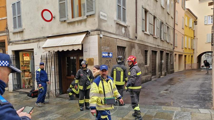 Reggio Emilia, fuga di gas in via Guidelli: strada chiusa in centro