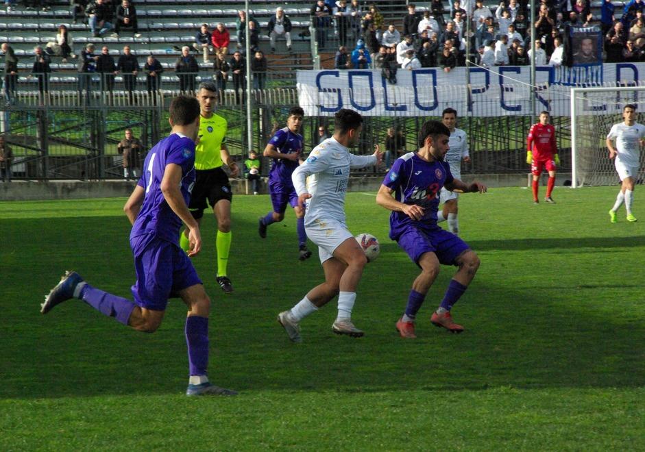 Una fase della partita vinta dal Prato sul Certaldo