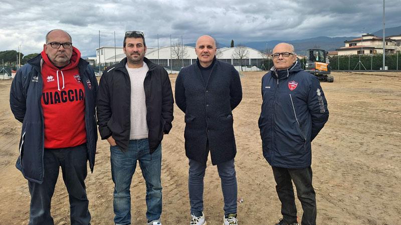 Il sopralluogo ai lavori per la realizzazione del manto sintetico al campo Ribelli dove gioca il Viaccia