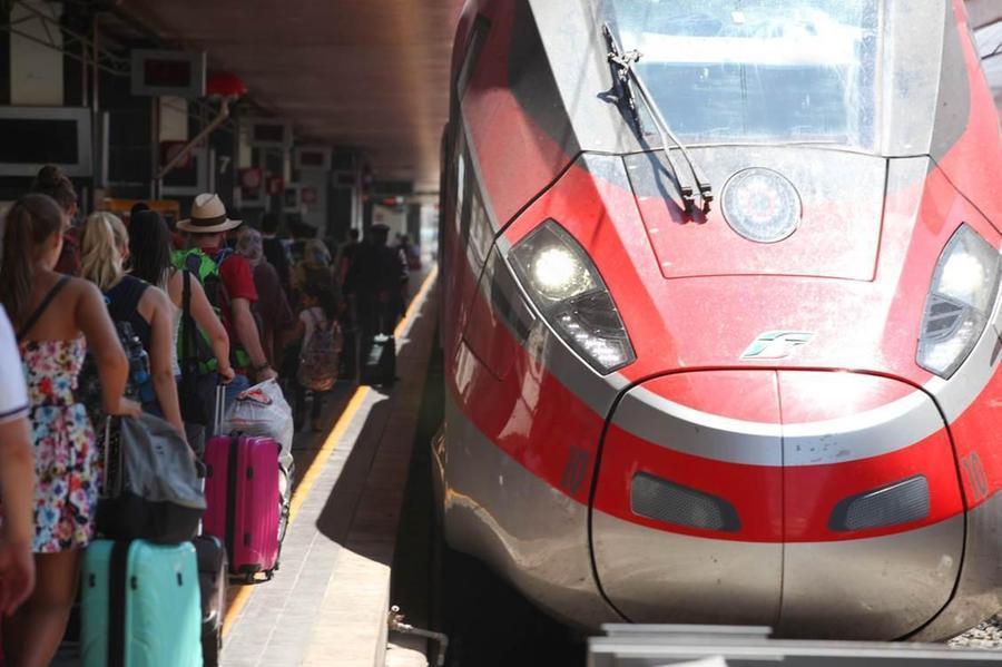 Treni, solo due bagagli gratis sulle Frecce e bici e monopattini in una sacca, ma la rivoluzione salta