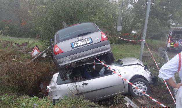 Schianto a San Prospero Auto nel fossato e due feriti