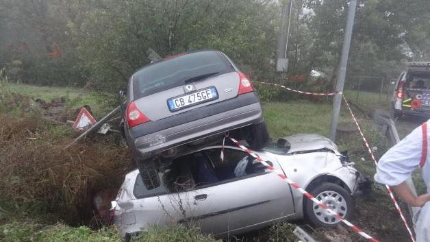 Schianto a San Prospero Auto nel fossato e due feriti