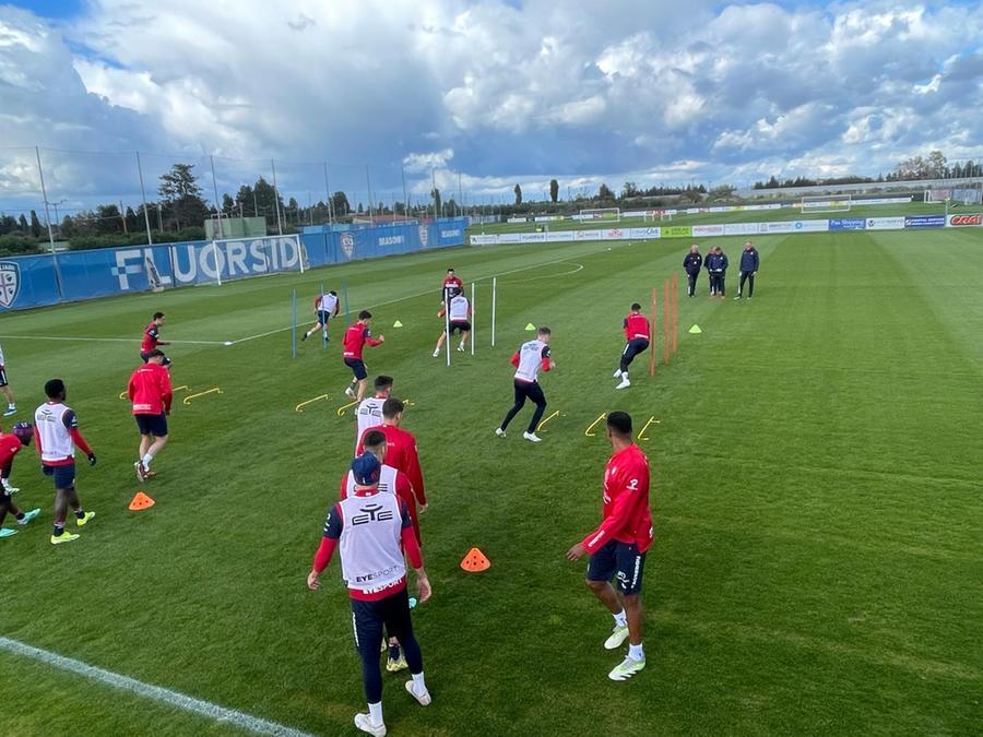 In 600 hanno seguito l’allenamento del Cagliari