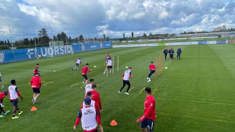 In 600 hanno seguito l’allenamento del Cagliari