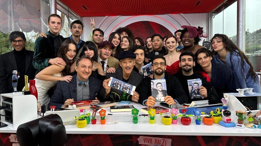 Fiorello: «Matteo Salvini regala “Le mie Sardegne” a Denis Verdini»