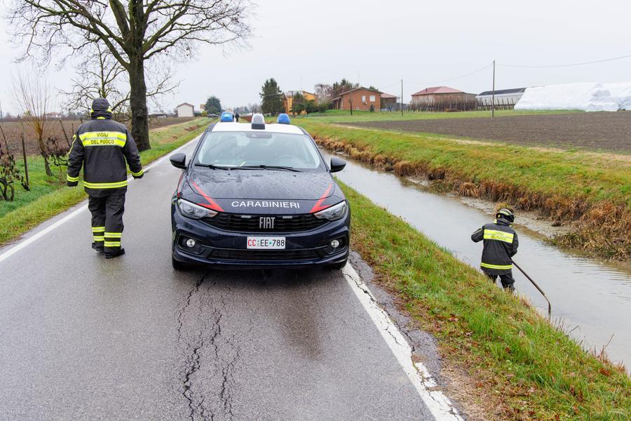 San Nicolò, droni e sommozzatori per cercare la mitraglietta rubata