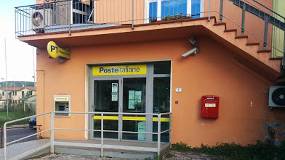 Torre del Lago senza ufficio postale. L’azienda: «Andate a Viareggio»