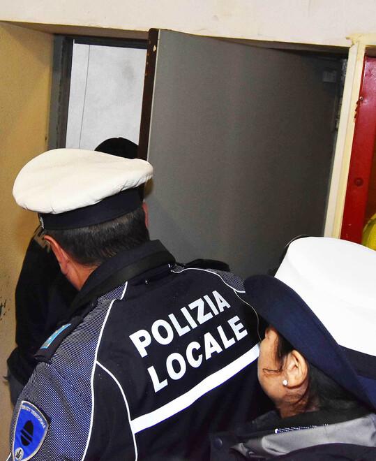 Una firma in bianco e 600 euro per ottenere la  residenza fittizia