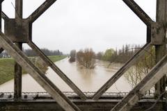 Modena, continua a piovere: chiusi di nuovo i ponti