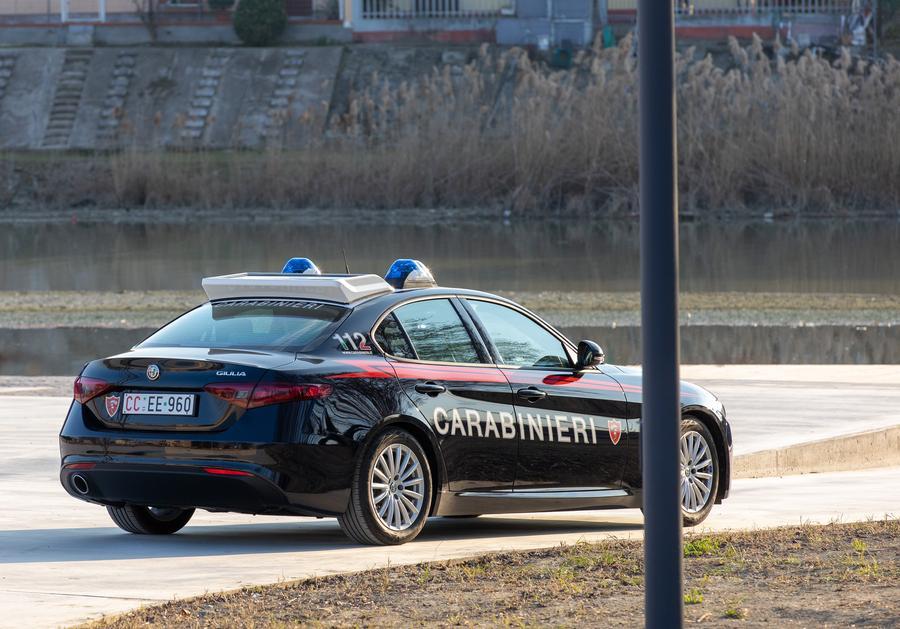 Sorprende la ex con un carabiniere e picchia il militare, arrestato a Ferrara