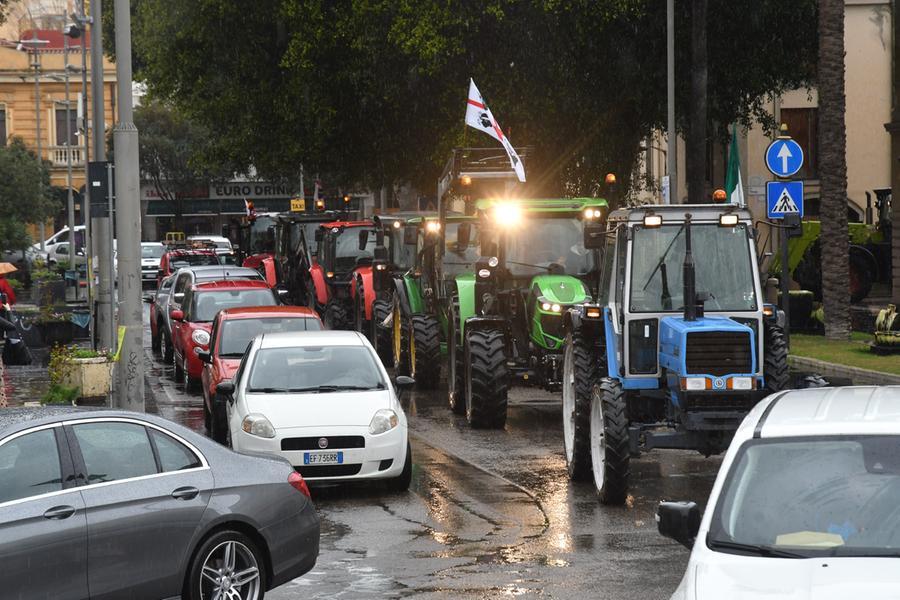 
	Trattori in piazza Roma ieri mattina

