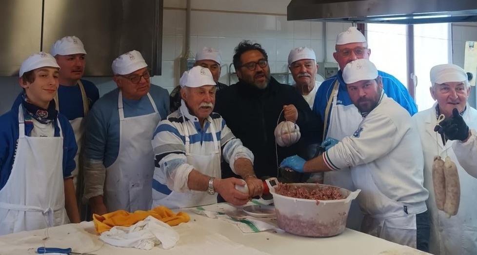 Le meraviglie di Cento brillano su Linea Verde tra arte, carri e salama