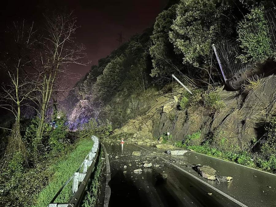 
	La frana che ha interrotto la 325 tra la Cartaia e Camino

