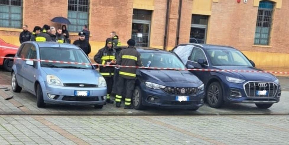 Nonantola, spruzza spray e l’auto esplode: 19enne investito dalle fiamme<br type="_moz" />
