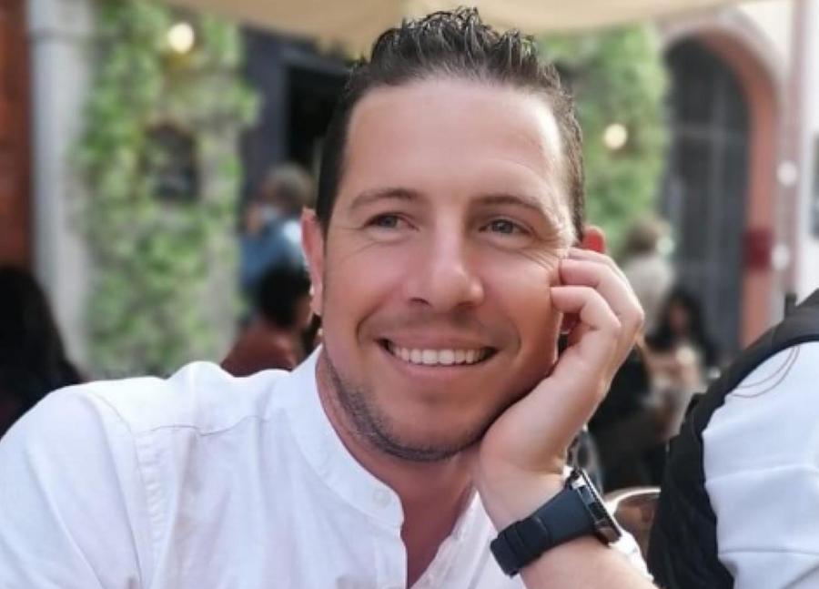 Olbia, l’allenatore ha un malore in campo: Emanuele Cossu muore a 38 anni