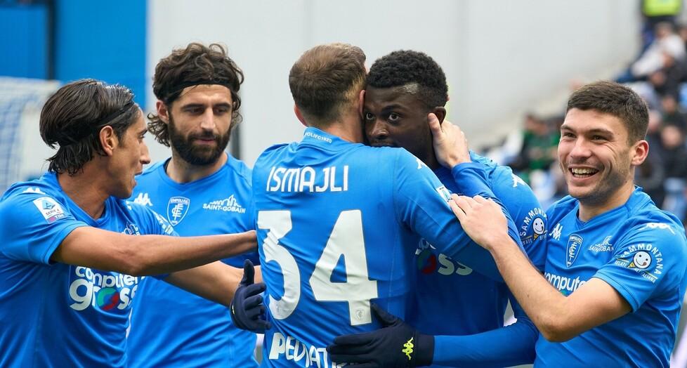 La gioia dei calciatori azzurri dopo la vittoria contro il Sassuolo della scorsa settimana (Foto Empoli Fc)