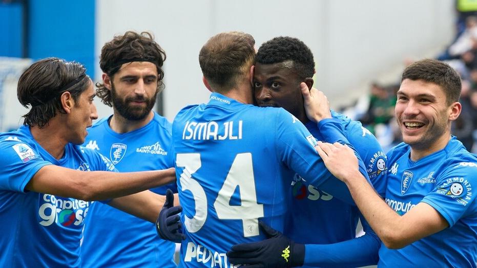 La gioia dei calciatori azzurri dopo la vittoria contro il Sassuolo della scorsa settimana (Foto Empoli Fc)