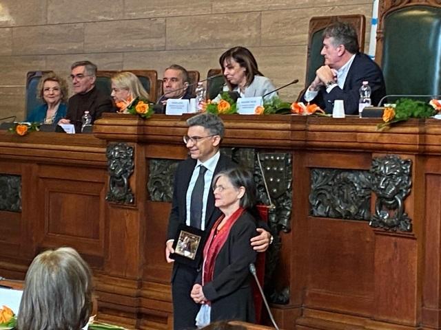 
	La consegna del premio al sindaco di Cabras Andrea Abis

