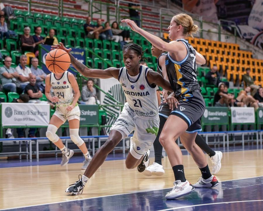<strong>Mya Hollingshed</strong> top scorer con 18 punti