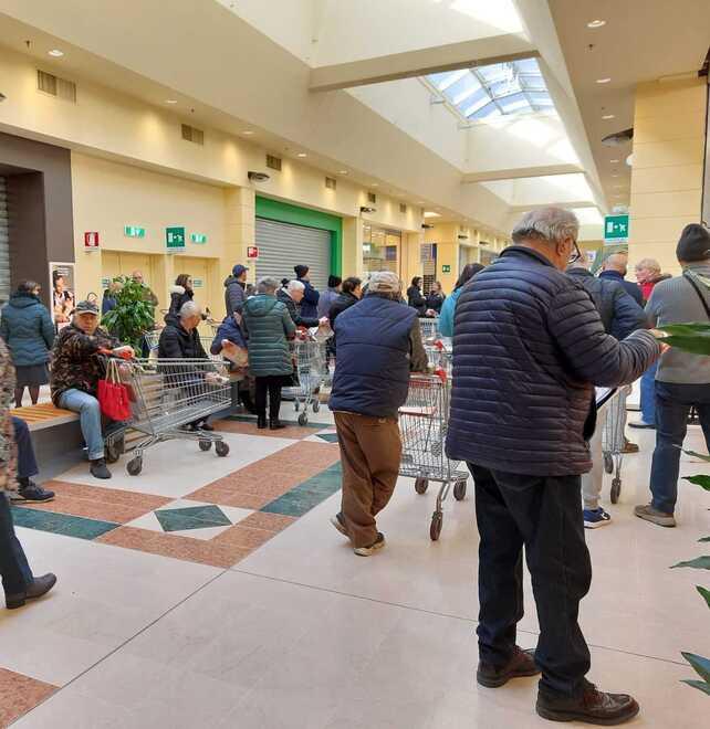 Porto Garibaldi, Conad inaugura il primo iper. Sconti e “assalto” alle corsie