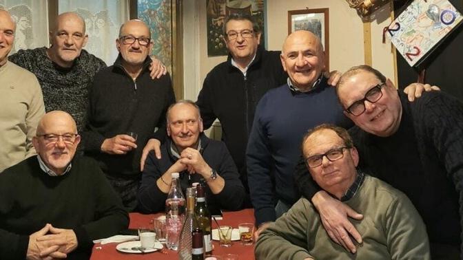 Gli ex compagni di classe della 1° B dell'Orlando di Livorno a cena 50 anni dopo