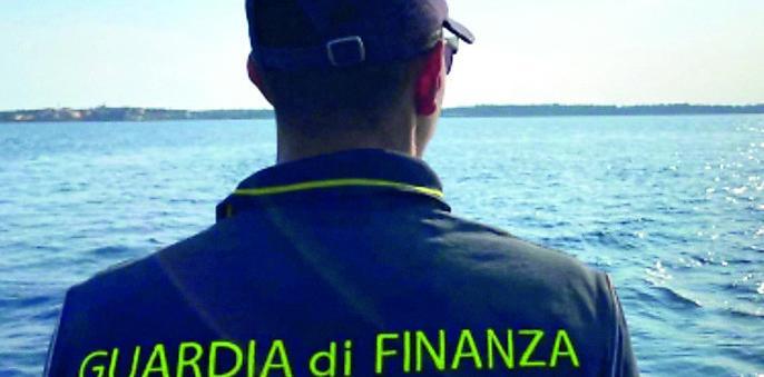 Versilia, pozzi sulla spiaggia: i bagni nel mirino della Finanza