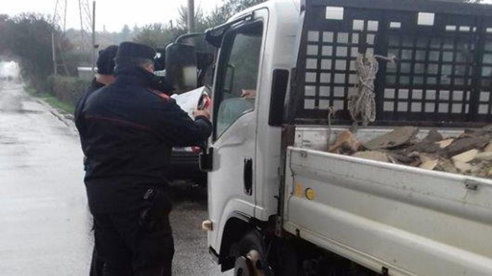 Grosseto, 27 tonnellate di rifiuti pericolosi da mezza Italia: l’operazione della polizia e le indagini