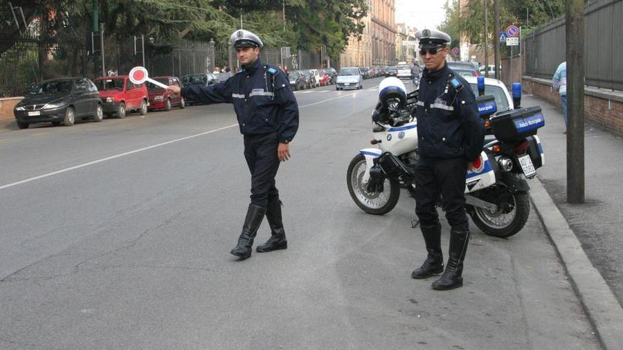 Gli agenti avevano intimato l'alt alzando la paletta (foto archivio)