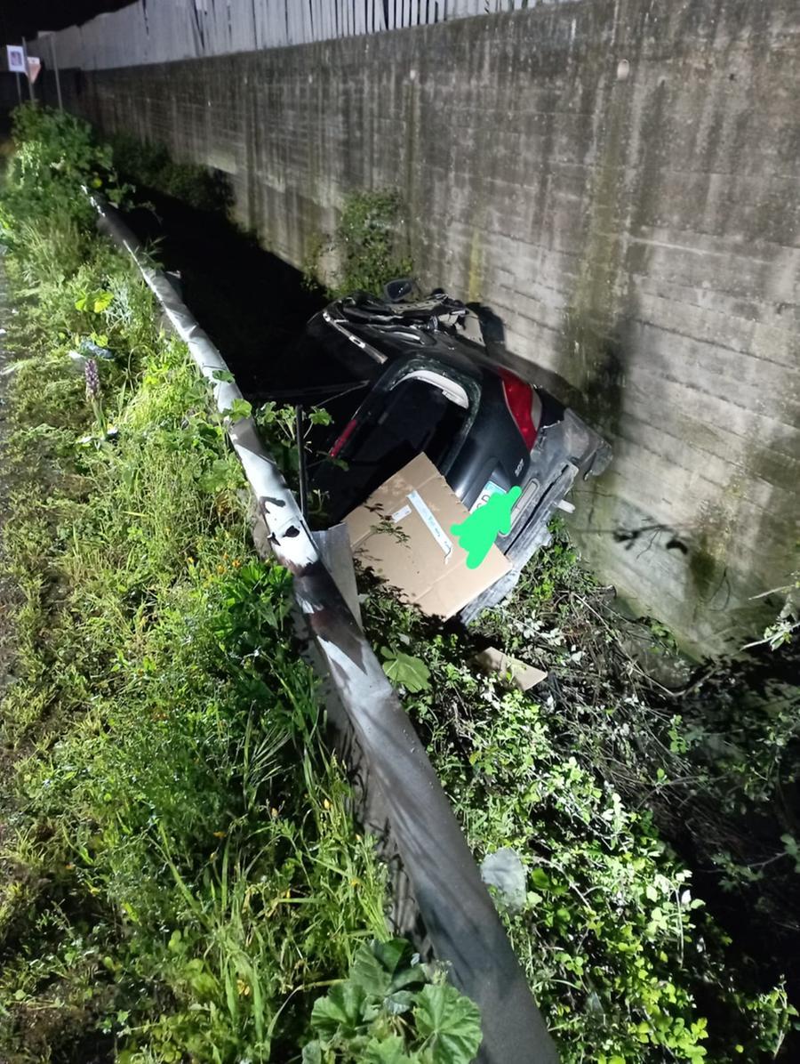 Sassari, una Peugeot prende il volo alla Landrigga e finisce fuori strada