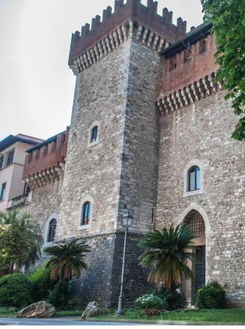 Carrara, quattro ex presidenti dell'Accademia di Belle Arti chiedono subito la nomina di Marco Baudinelli<br>

