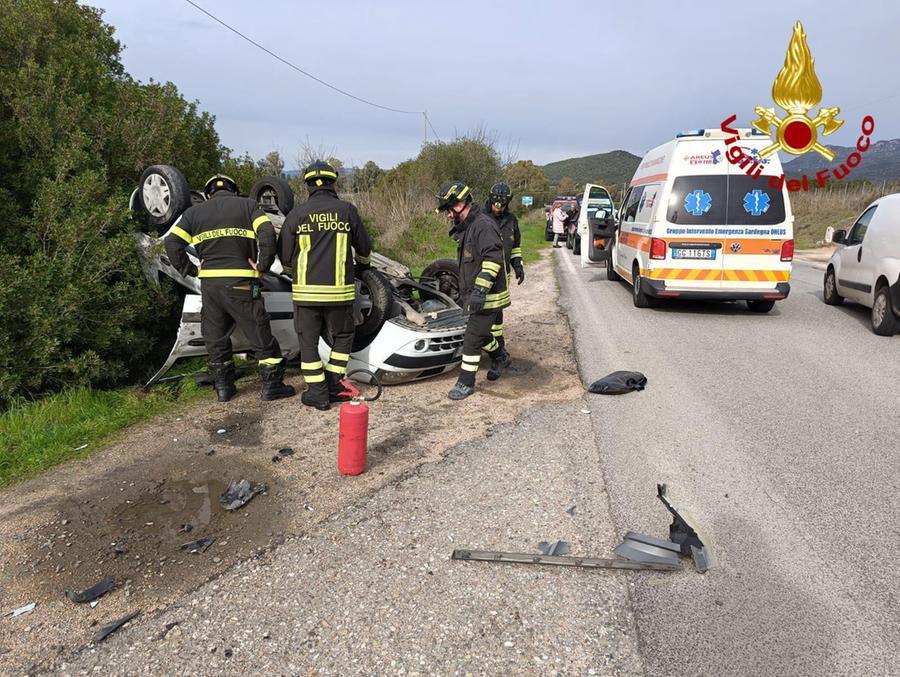 Scontro tra auto sulla strada per Galtellì: due ferite in ospedale