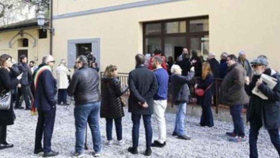 Un momento della festa per l'inaugurazione della nuova sede di Telefono Charlie